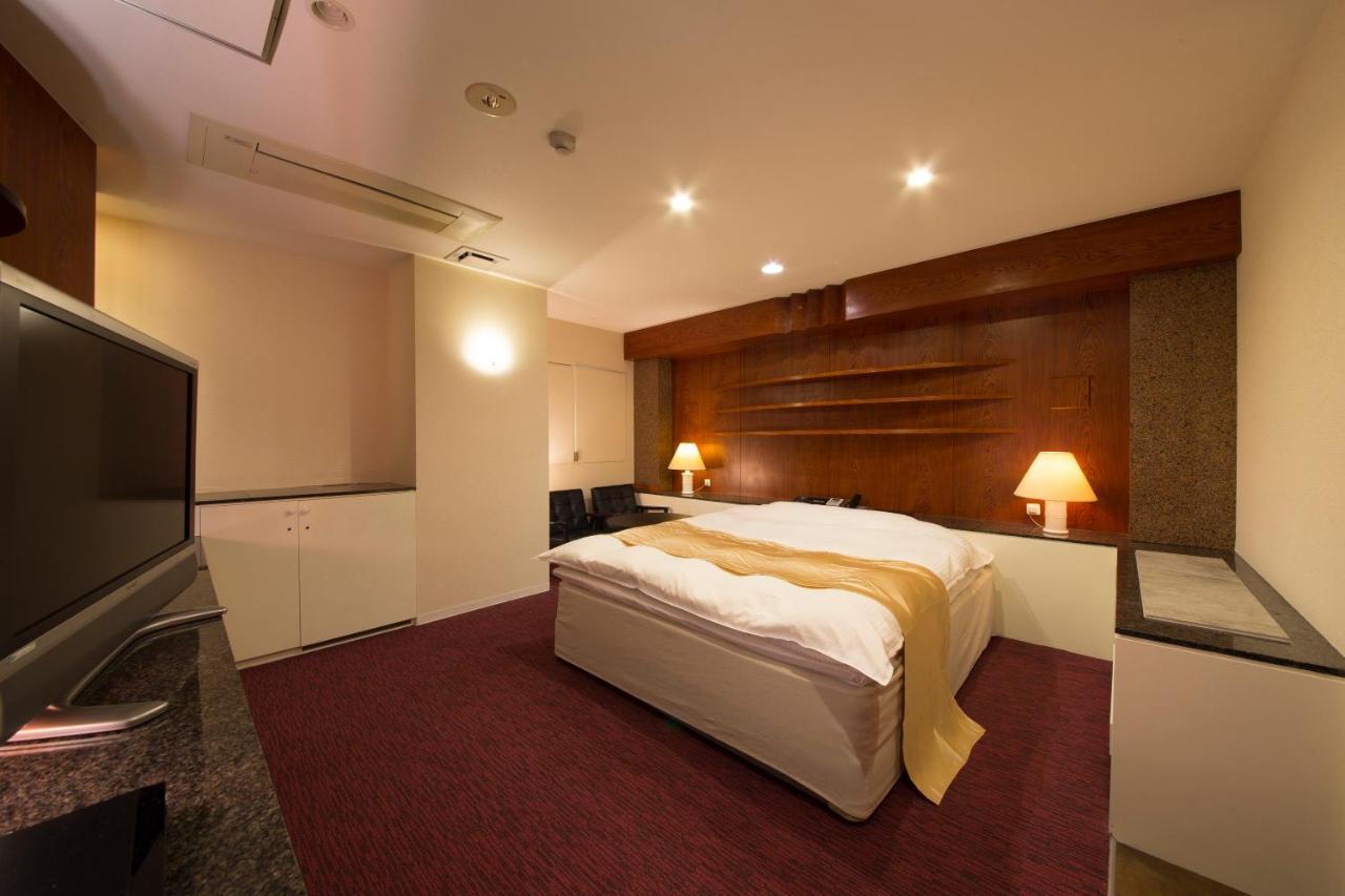 Hotel Beni East (Adults Only) Осака Екстер'єр фото