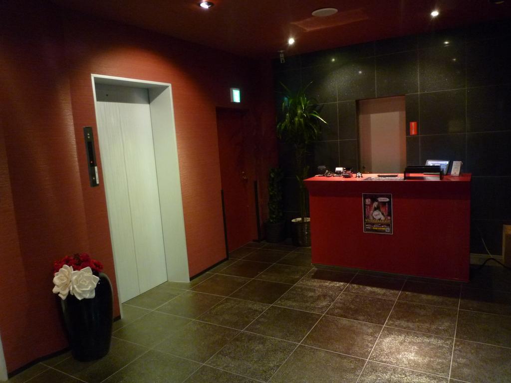 Hotel Beni East (Adults Only) Осака Екстер'єр фото