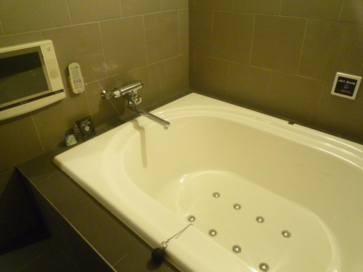Hotel Beni East (Adults Only) Осака Екстер'єр фото